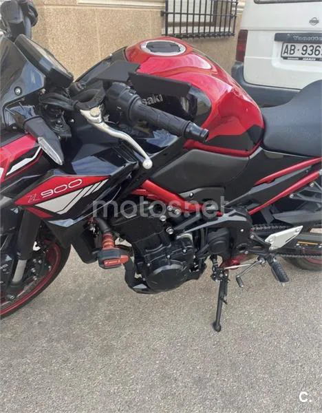 Kawasaki Z900 - Vista 3