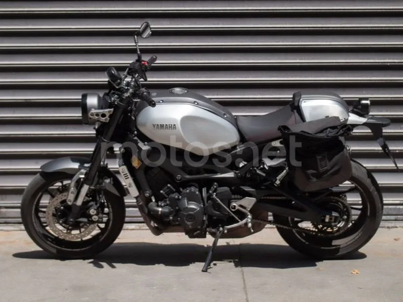 Yamaha XSR900 - Vista 13