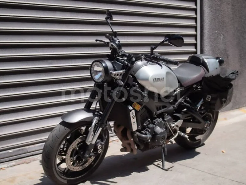 Yamaha XSR900 - Vista 14