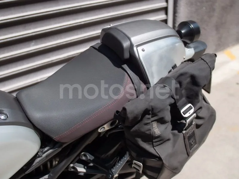 Yamaha XSR900 - Vista 20