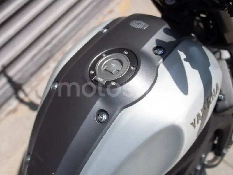 Yamaha XSR900 - Vista 10