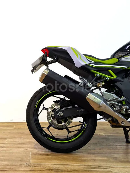 Kawasaki Z125 - Vista 3