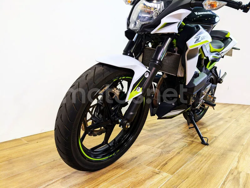 Kawasaki Z125 - Vista 6