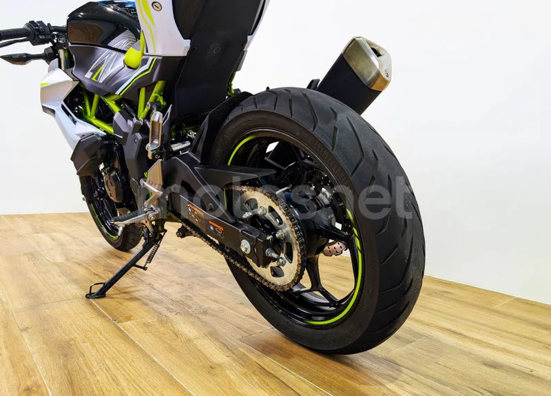 Kawasaki Z125 - Vista 10