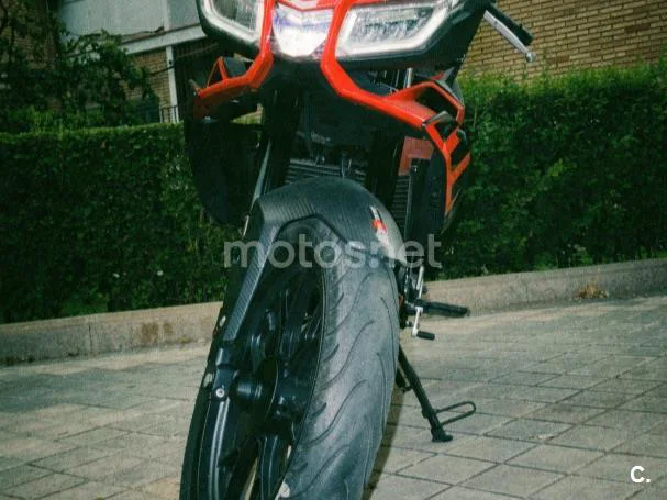Aprilia Tuono 125 - Vista 4