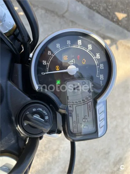 Triumph Speed 400 - Vista 8