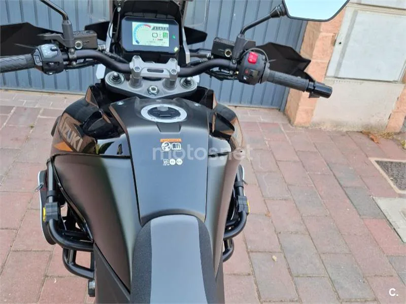 Suzuki V-Strom 1050 - Vista 4