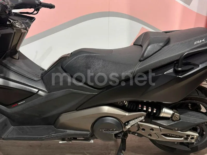 Kymco AK 550 - Vista 3