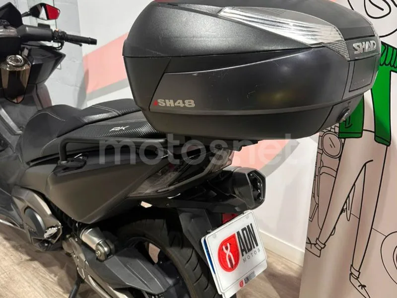 Kymco AK 550 - Vista 4