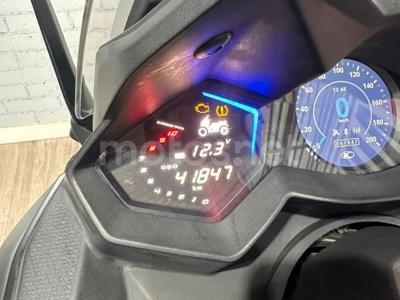 Kymco AK 550 - Vista 7