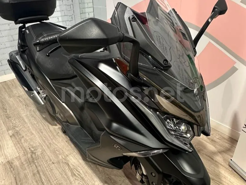 Kymco AK 550 - Vista 10