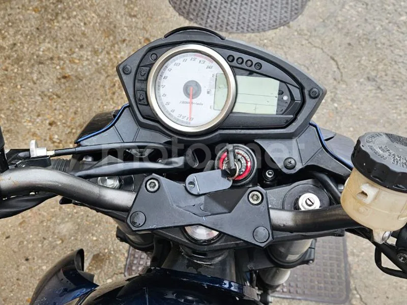 Kawasaki Z750 - Vista 8