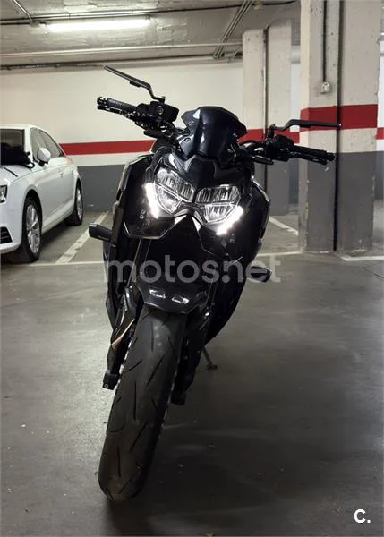 Kawasaki Z900 - Vista 3