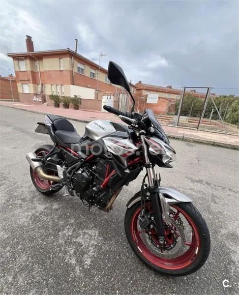 Kawasaki Z650 - Vista 3