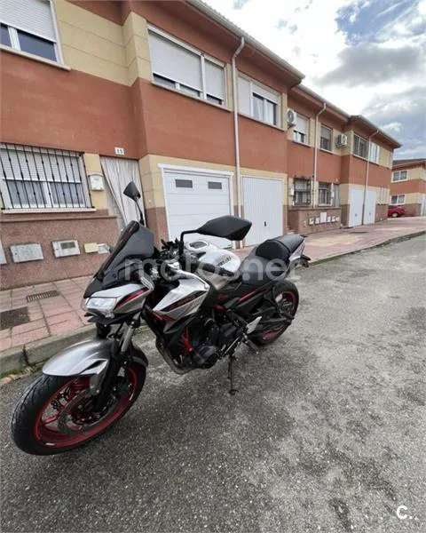 Kawasaki Z650 - Vista 4