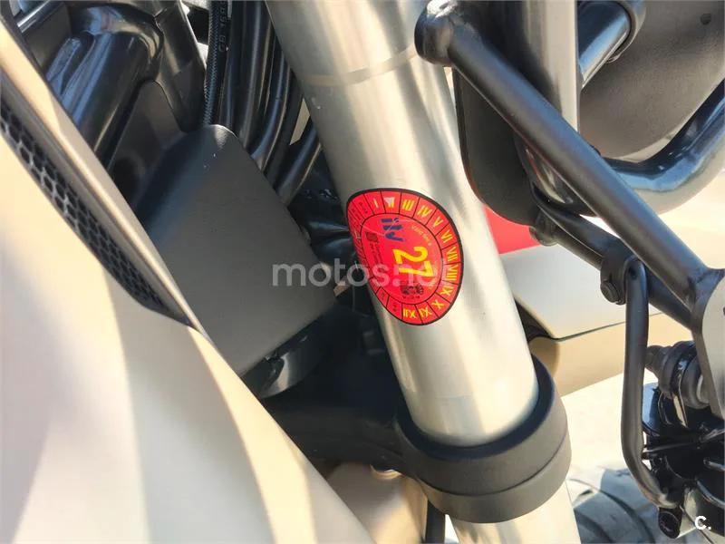 Moto Guzzi V85 TT - Vista 16