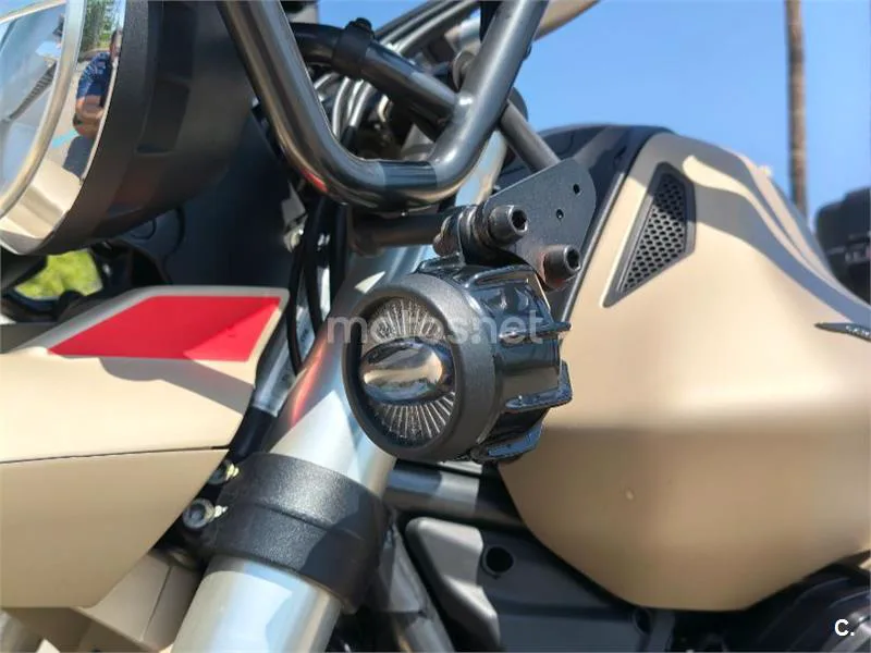 Moto Guzzi V85 TT - Vista 3