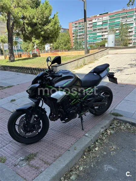 Kawasaki Z900 - Vista 3