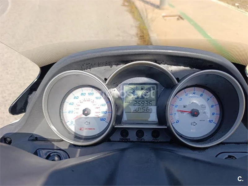 Kymco Super Dink 300 - Vista 5