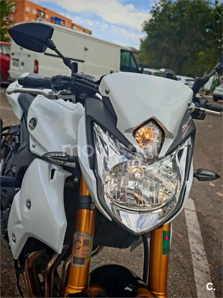 Yamaha FZ8 - Vista 3