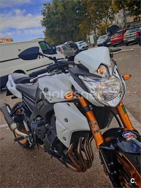 Yamaha FZ8 - Vista 8