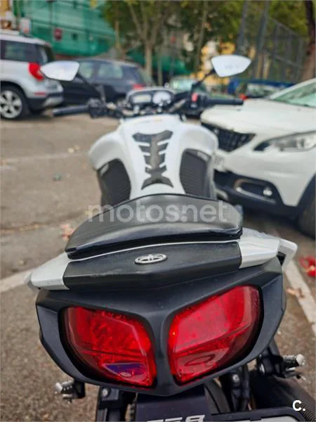 Yamaha FZ8 - Vista 9
