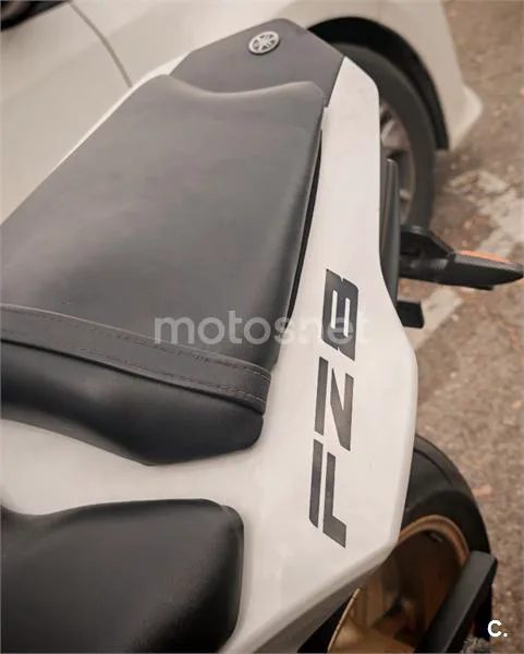 Yamaha FZ8 - Vista 10