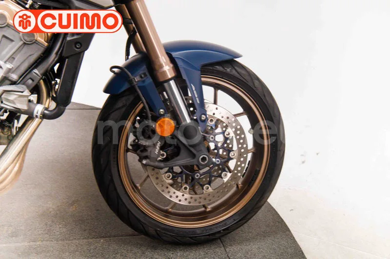 Honda CB650R - Vista 14