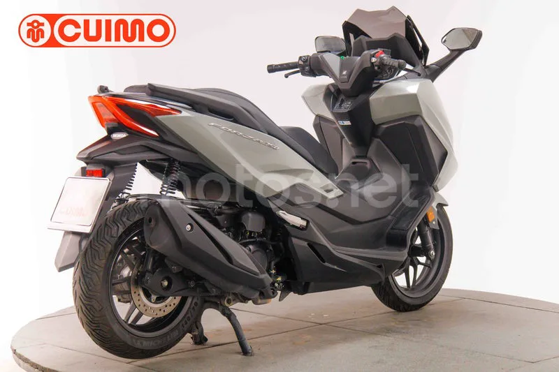 Honda Forza 350 - Vista 4