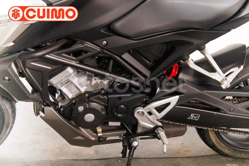 Honda CB125R - Vista 25