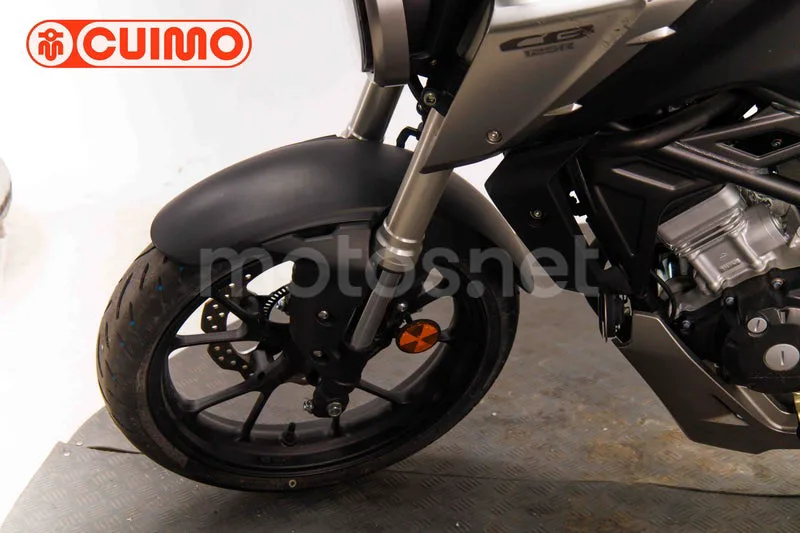 Honda CB125R - Vista 27