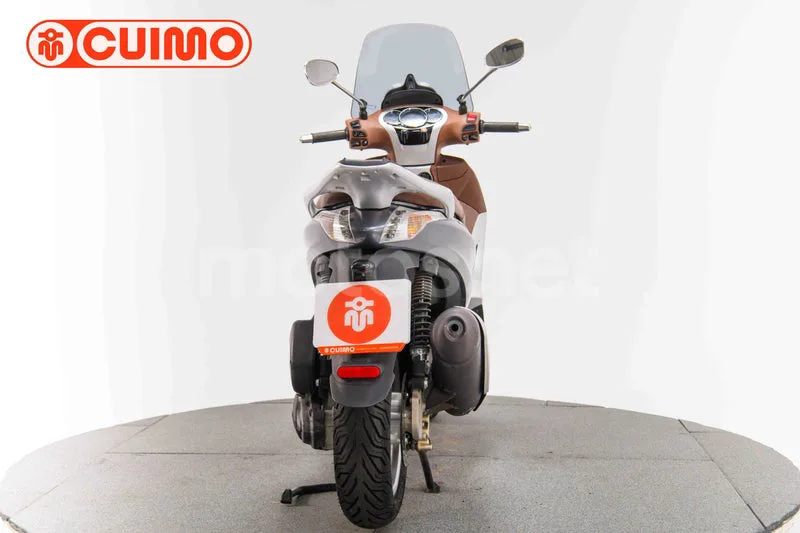 Piaggio Beverly 300 - Vista 5