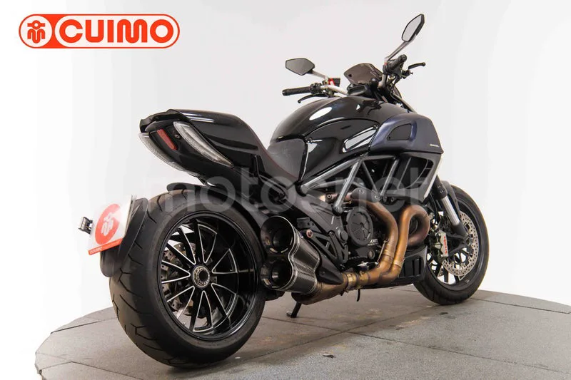 Ducati Diavel - Vista 4