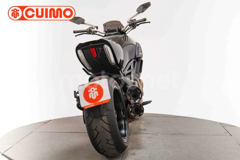 Ducati Diavel - Vista 5