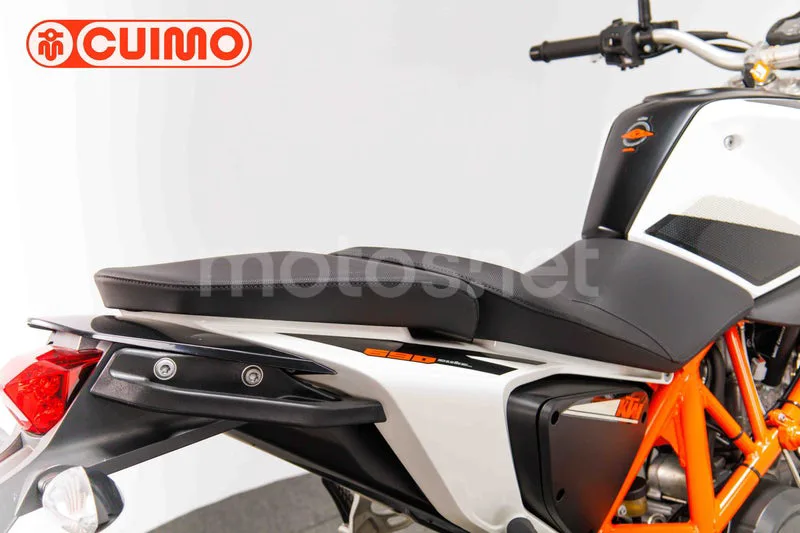 KTM 690 Duke - Vista 21