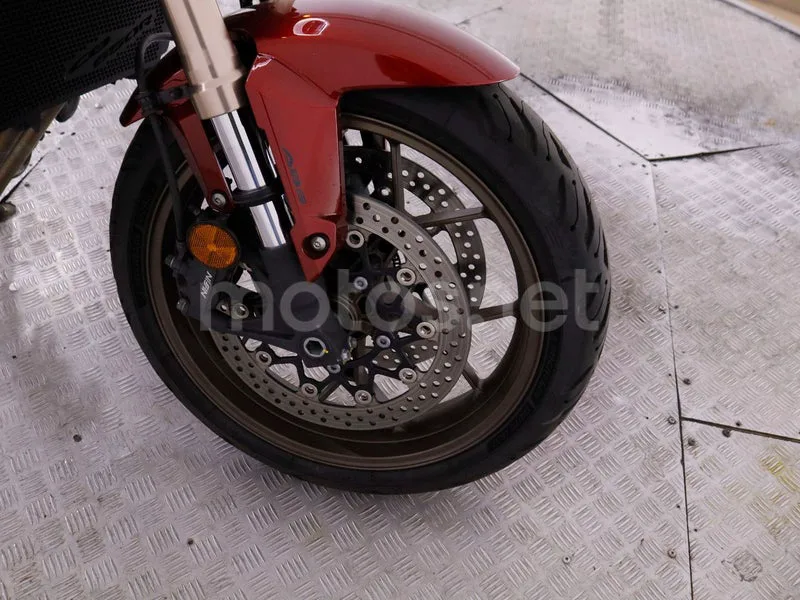 Honda CB650R - Vista 17