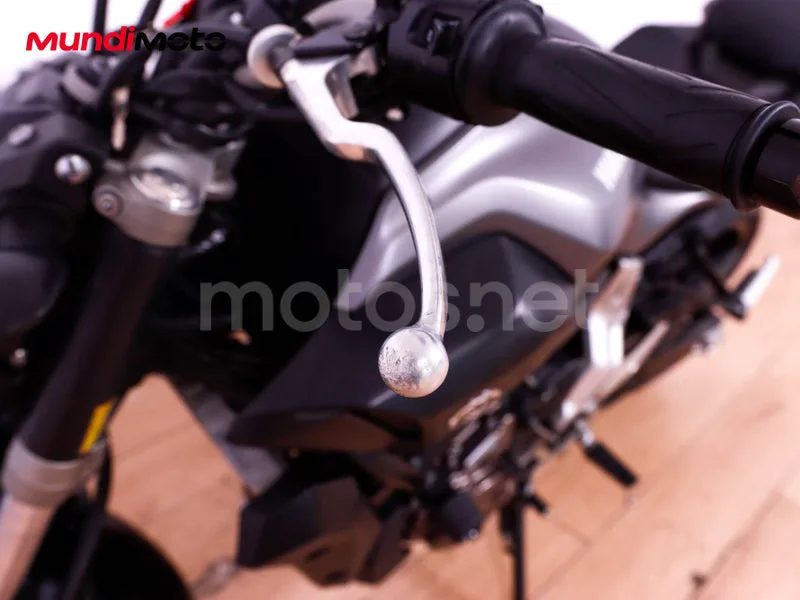 Yamaha MT-07 - Vista 16