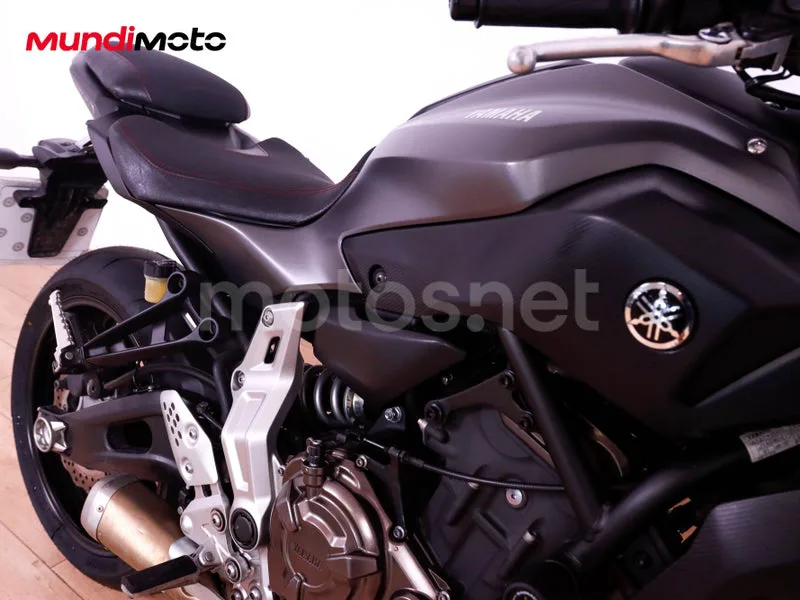 Yamaha MT-07 - Vista 32