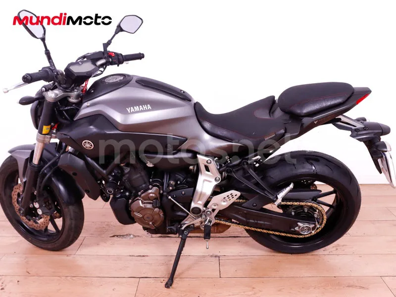 Yamaha MT-07 - Vista 6