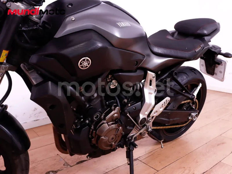 Yamaha MT-07 - Vista 10