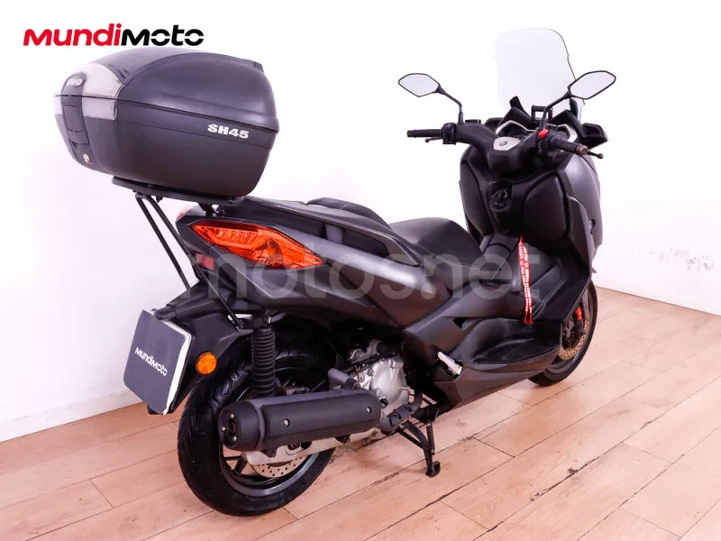 Yamaha XMAX 125 - Vista 3
