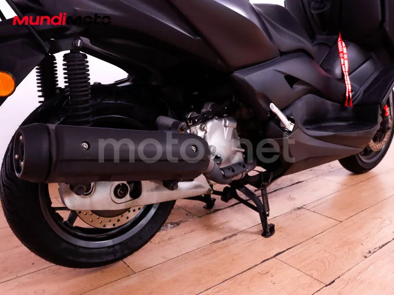 Yamaha XMAX 125 - Vista 4