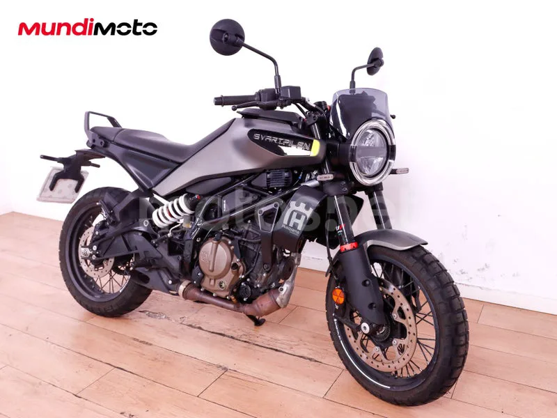 Husqvarna Svartpilen 401 3399 € 2024 Barcelona - 2