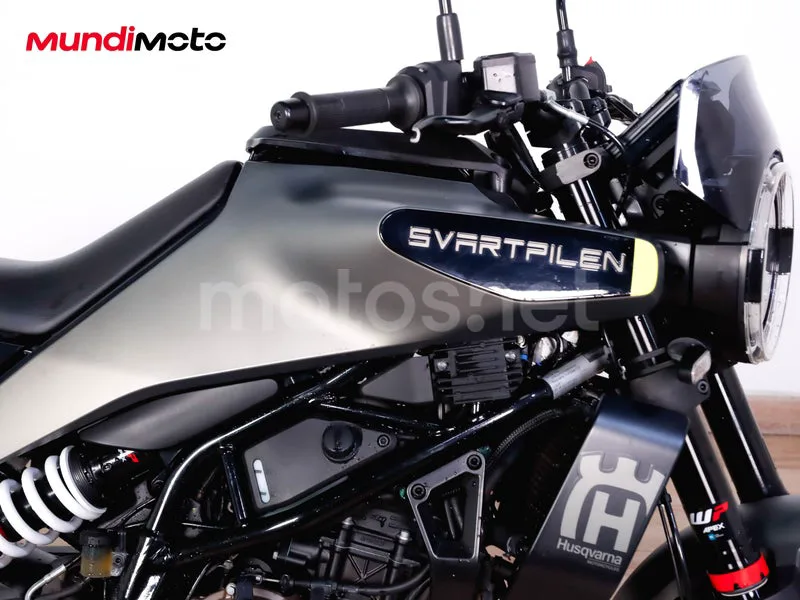 Husqvarna Svartpilen 401 - Vista 32