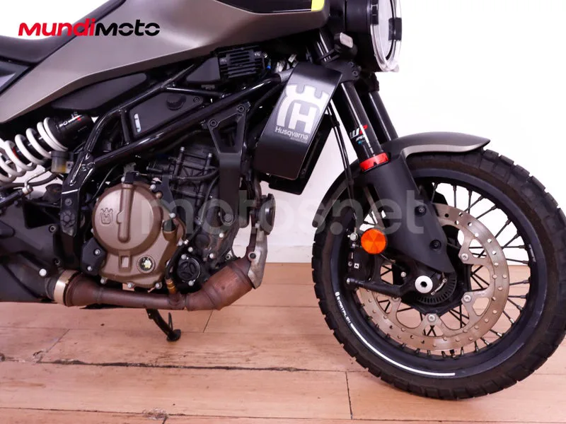 Husqvarna Svartpilen 401 - Vista 34
