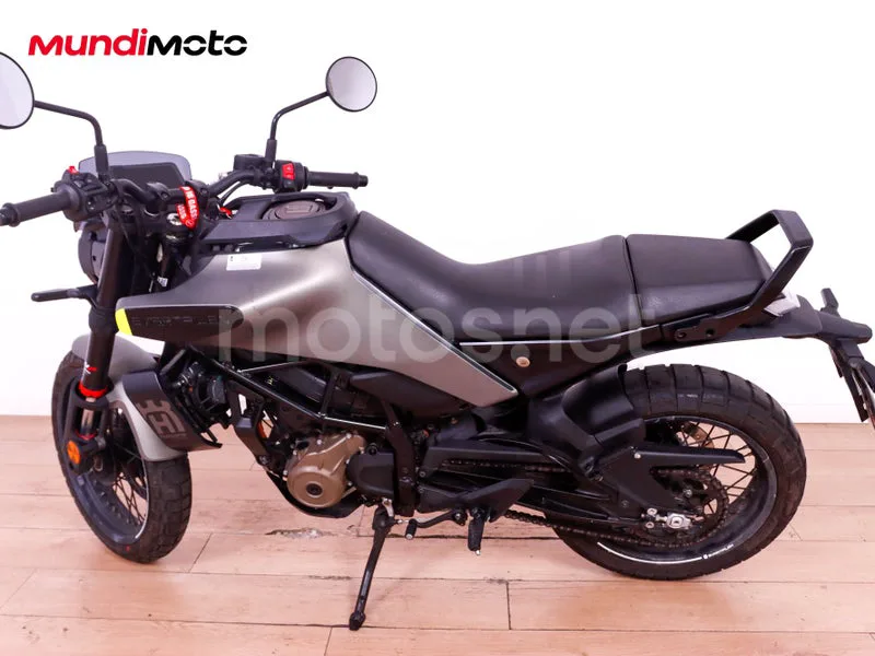 Husqvarna Svartpilen 401 - Vista 6