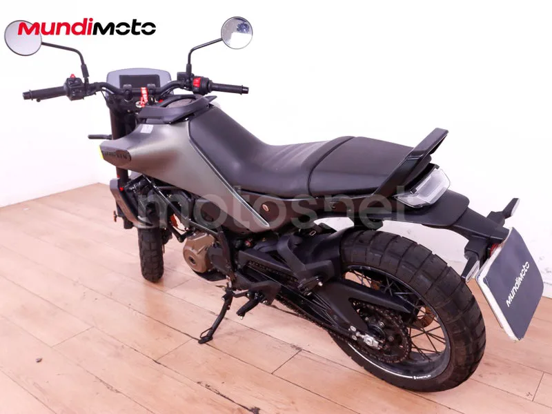 Husqvarna Svartpilen 401 - Vista 8