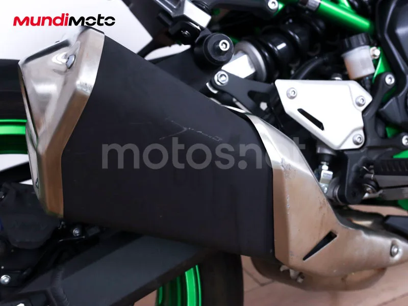 Kawasaki Z900 - Vista 13