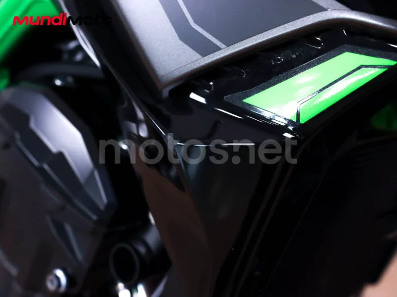 Kawasaki Z900 - Vista 14