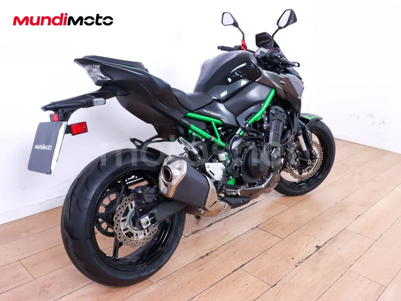 Kawasaki Z900 - Vista 3